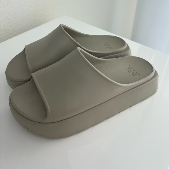 Zara Taupe Slide Sandals - Picture 3 of 6